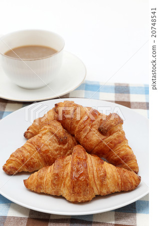Croissants and coffee 20748541