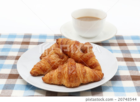 羊角麵包和咖啡 20748544