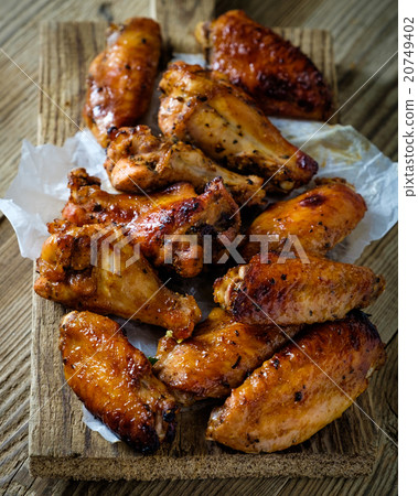 Closeup Bbq chicken wings with sauce Closeup Bbq chicken wings with sauce 20749402