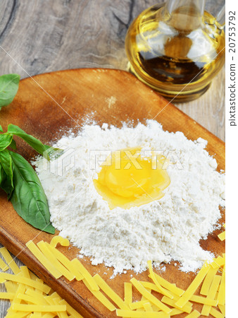Preparing pasta on the table 20753792