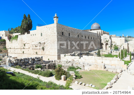 Ancient ruins in the center of Jerusalem, Israel 20754964