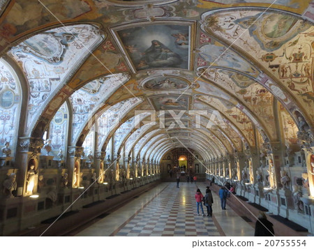 A beautiful vaulted ceiling A beautiful vaulted ceiling 20755554