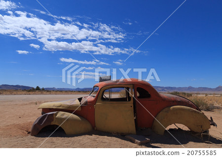 Abandoned car 20755585