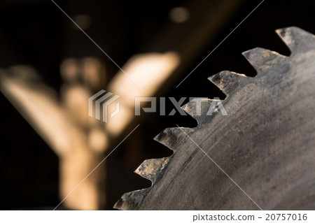 Switched off old rusty sharp circular saw blades Switched off old rusty sharp circular saw blades 20757016