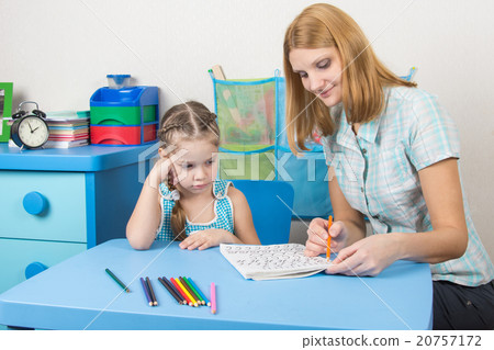 The girl does not understand the course material that speaks to her tutor The girl does not understand the course material that speaks to her tutor 20757172