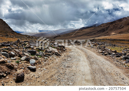 Dirt road in Himalayas 20757504