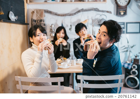 Fun scene at the cafe 20761142