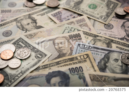 Yen & dollar image 20768375