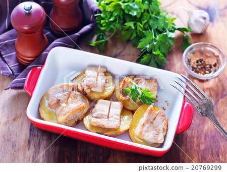 baked potato with lard 20769299