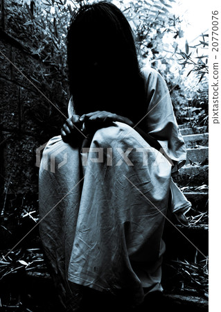 Horror scene of a scary woman 20770076