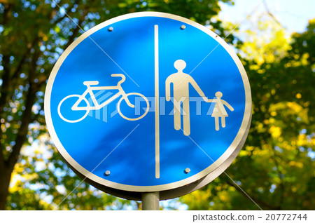 road sign for bikes and pedestrians 20772744