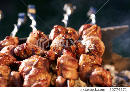 Barbecue skewers with meat 20774371