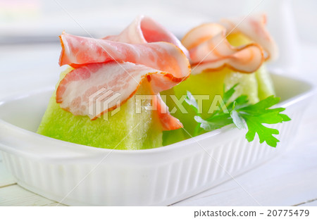 melon with ham 20775479