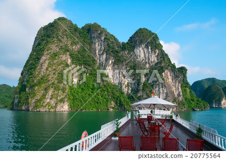 Cruise boat in Halong Bay 20775564