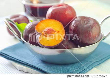 plums 20775873