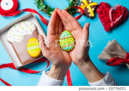 Female hands are holding Easter cookie 20776051