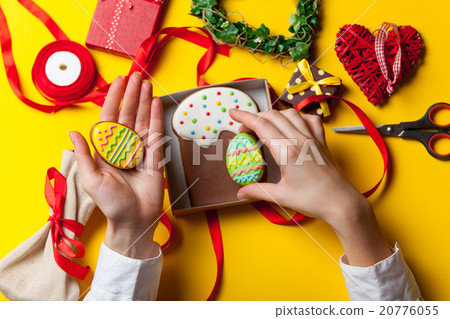 Female hands are holding Easter cookie 20776055