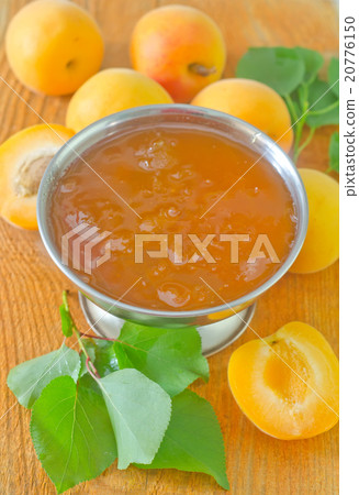 jam and apricots 20776150