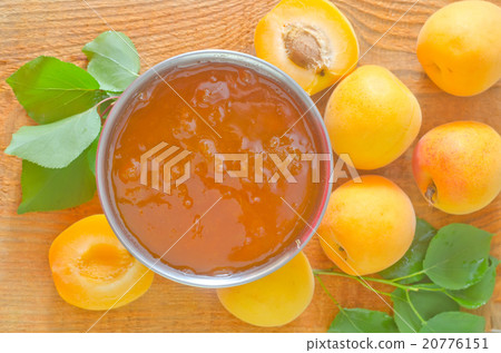 jam and apricots 20776151