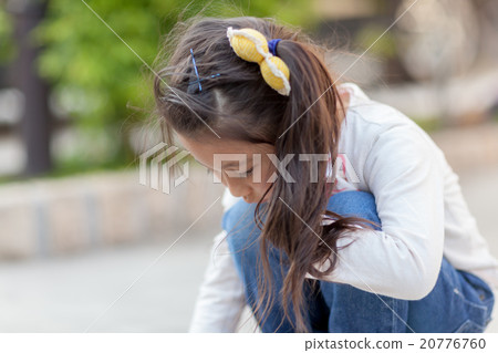 child, kid, younger 20776760