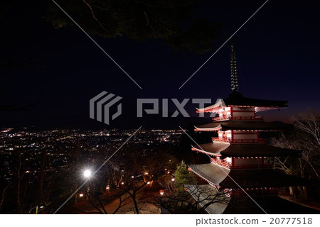 Nishikurayama淺間公園五層塔在晚上 20777518