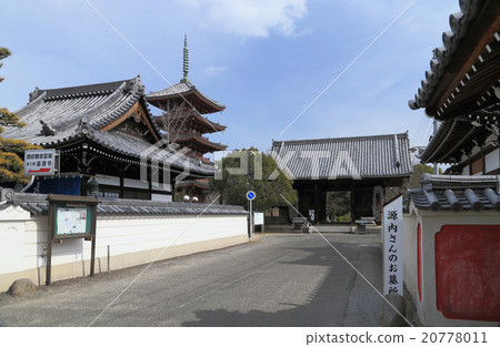 Shikoku Buddha 86th Buddhist Shishitera Temple Seeing the Nijimon from the approach path 20778011