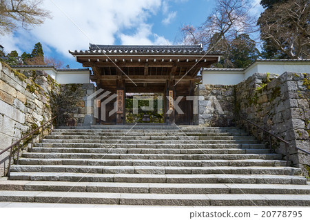 寬敞的石階和壯麗的石牆，Kajii Monk's Sanzenin的大門 20778795