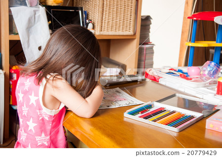 Drawing children 20779429