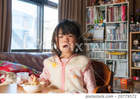 Children just waking up 20779572