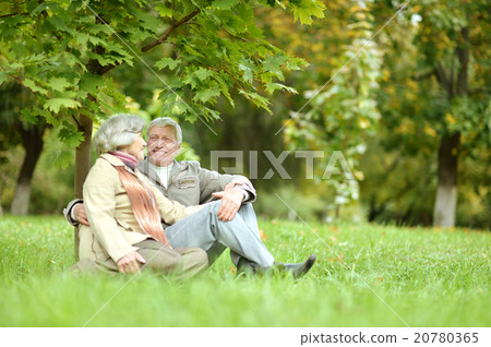 Happy senior couple  20780365