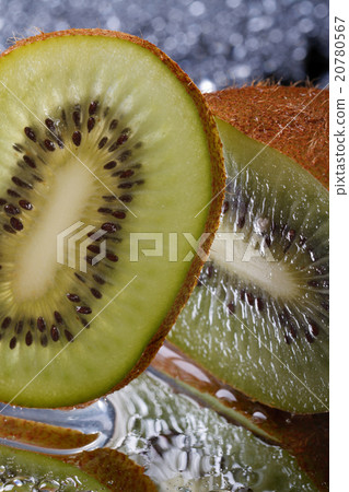 chopped fresh kiwi fruit vertical. macro chopped fresh kiwi fruit vertical. macro 20780567