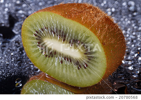 Half fresh kiwi with water drops macro 20780568