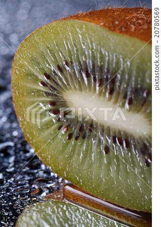 Half kiwi with water drops macro vertical Half kiwi with water drops macro vertical 20780569