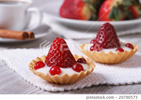 Two delicious fresh strawberry tarts horizontal Two delicious fresh strawberry tarts horizontal 20780573