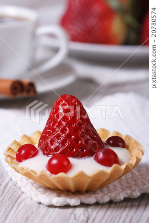 tartlet with fresh strawberries, cranberries 20780574