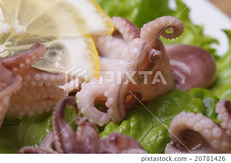 little octopus with lemon slices and lettuce macro little octopus with lemon slices and lettuce macro 20781426