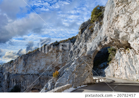 provence mountain road arches view provence mountain road arches view 20782457
