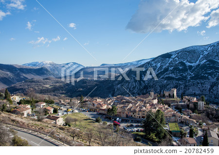 high provence mountain road village 20782459