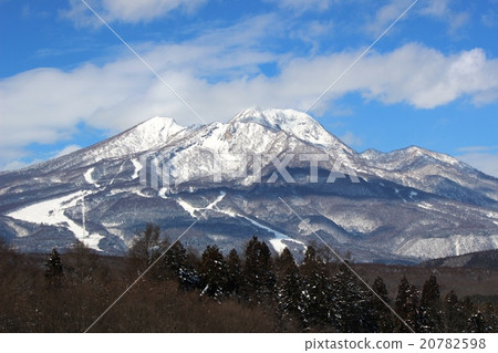 Winter snowy mountain Myokoyama seen from the Shinshu Shinano country 20782598