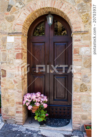 wooden door 20783937