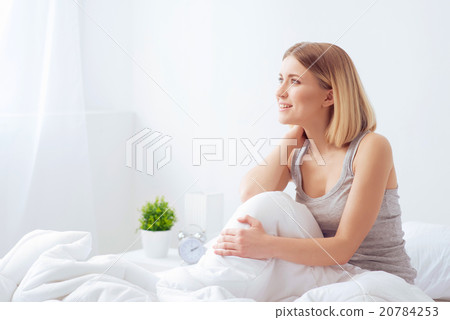 It is going to be a lovely day. 20784253