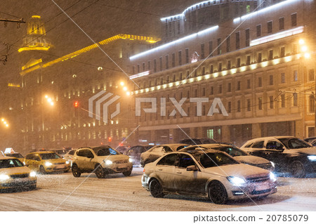 street traffic in snowfall on Garden Ring 20785079