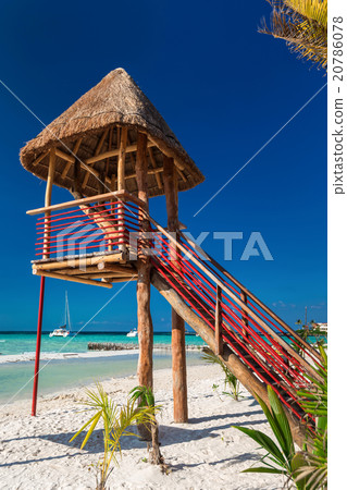 Lifeguard tower on caribbean beach 20786078