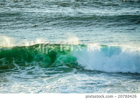 Crushing wave in ocean Gold Coast Hinterland Crushing wave in ocean Gold Coast Hinterland 20788426