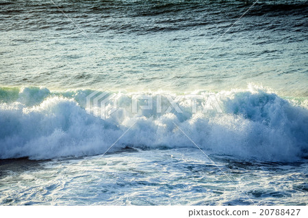 Crushing wave in ocean Gold Coast Hinterland Crushing wave in ocean Gold Coast Hinterland 20788427