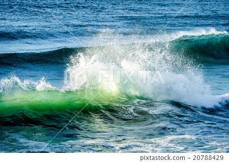 Crushing wave in ocean Gold Coast Hinterland Crushing wave in ocean Gold Coast Hinterland 20788429