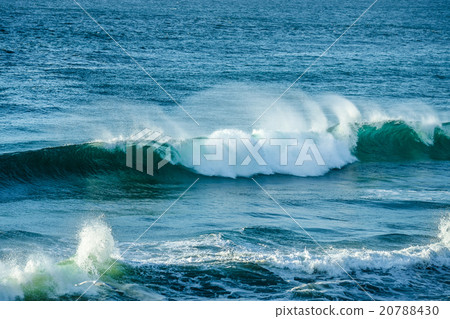 Crushing wave in ocean Gold Coast Hinterland Crushing wave in ocean Gold Coast Hinterland 20788430