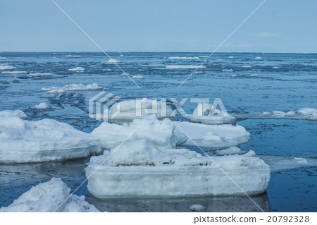 Drift ice chunk floating in the Sea of Okhotsk (Shari-cho) 20792328