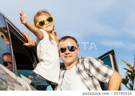 Happy father and daughter getting ready for road trip on a sunny Happy father and daughter getting ready for road trip on a sunny 20795016