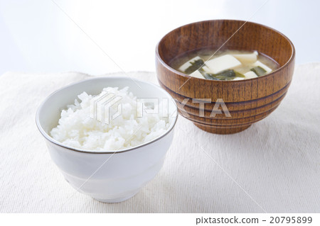 Dinner and miso soup 20795899